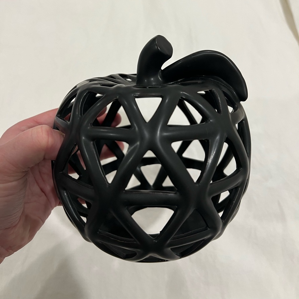 Black Apple - Picture 2 of 2